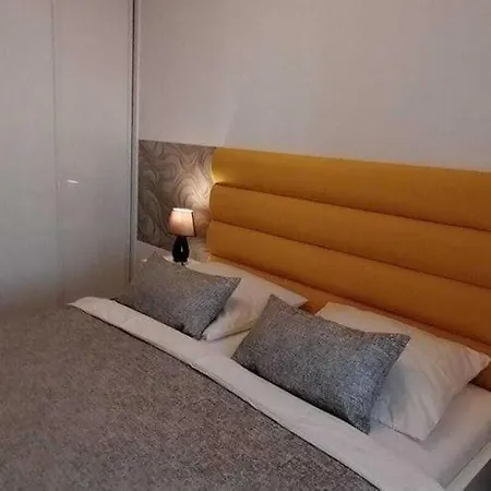 Deluxe On The Of Apartment *